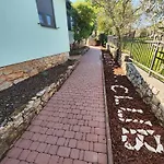 بيت للعطل Poolside Compact Family Bella روفينجسكو سيلو