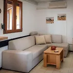 بيت للعطل Poolside Compact Family Bella *