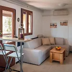 بيت للعطل Poolside Compact Family Bella