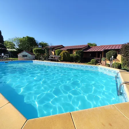 Poolside Compact Family Bella