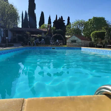 Poolside Compact Family Bella