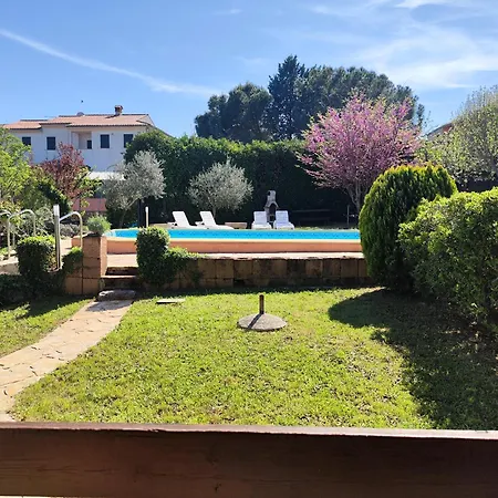 Poolside Compact Family Bella Tatil Evi *