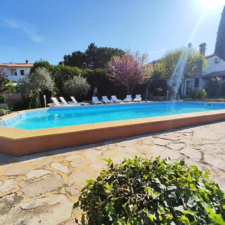 Poolside Compact Family Bella * Rovinjsko Selo