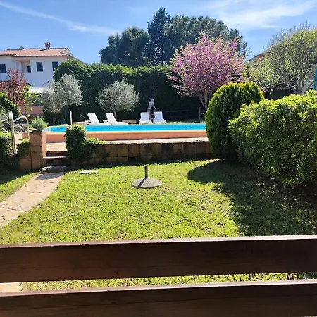 Poolside Compact Family Bella Holiday home