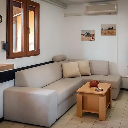 Сasa de vacaciones Poolside Compact Family Bella *