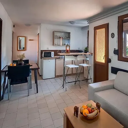 Poolside Compact Family Bella Holiday home